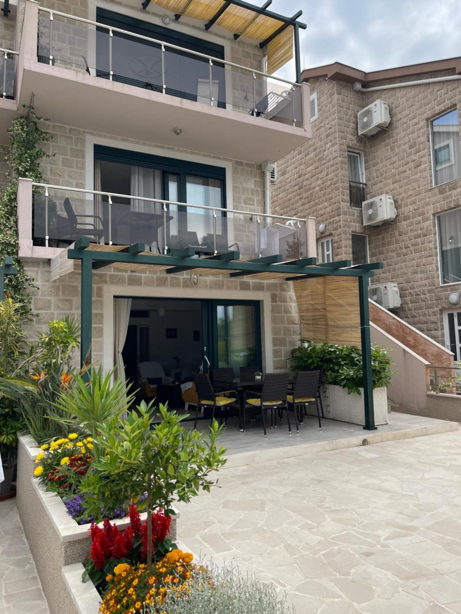Apartmani Mia Tivat Exterior foto