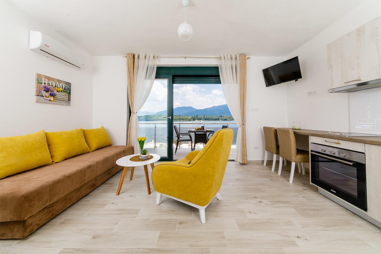 Apartmani Mia Tivat Exterior foto